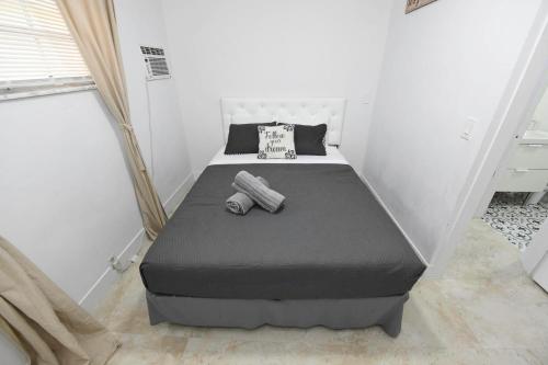 a bedroom with a bed in a white room at 4-PLEX in Fort Lauderdale