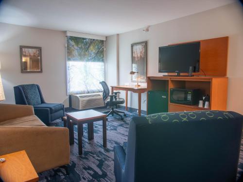 a living room with a couch and a flat screen tv at Fairfield Inn & Suites Anaheim North Buena Park in Buena Park