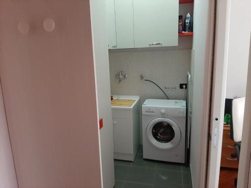 a kitchen with a washing machine and a washer at Corso Vittorio Emanuele 98 in Latronico
