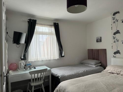 Кровать или кровати в номере Aylesford Guesthouse