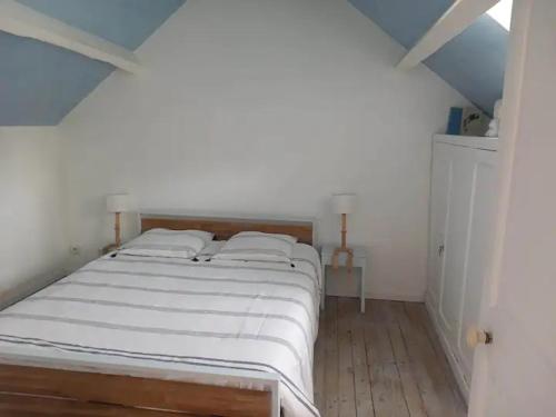 Voodi või voodid majutusasutuse Chambre bleue avec accès plage toas