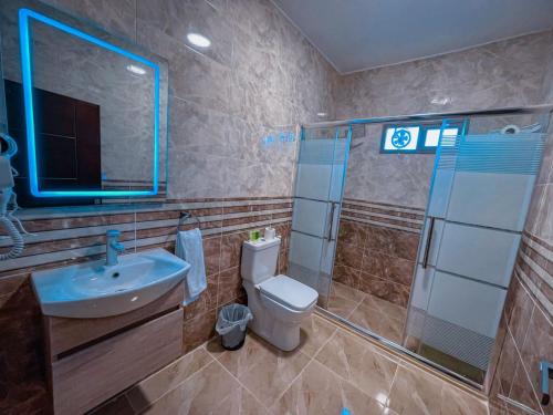 Phòng tắm tại Petra Caravan Guest House
