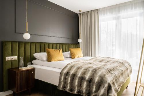 Ένα ή περισσότερα κρεβάτια σε δωμάτιο στο Aparthotel Renesans Zakopane