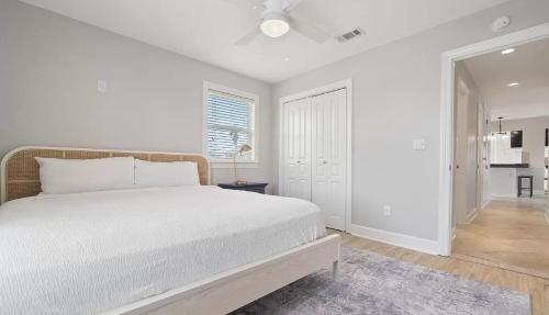 Ένα ή περισσότερα κρεβάτια σε δωμάτιο στο Beachside Bliss Beach House