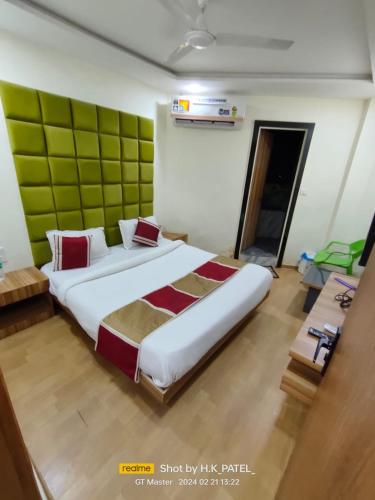Una cama o camas en una habitación de Hotel Happy Stay