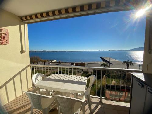 Photo de la galerie de l'établissement Appartement climatisé proche des Thermes avec balcon et parking à Balaruc-les-Bains - FR-1-503-78, à Balaruc-les-Bains