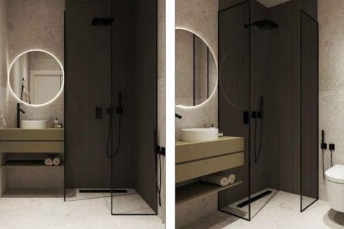 uma casa de banho com um lavatório, um WC e 2 espelhos em Sea La Vie Apartment em Golem
