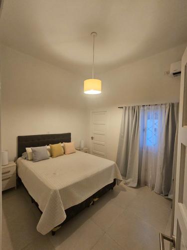 a bedroom with a bed and a window at Casa LH en Villa María, Córdoba in Villa María