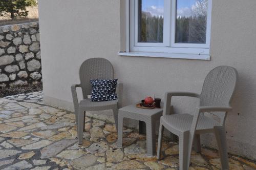 Ruang duduk di Apartmani Žabljak Hills