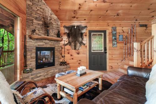 Bear Mountain Chalet in the Woods w/ Hot Tub photo 12