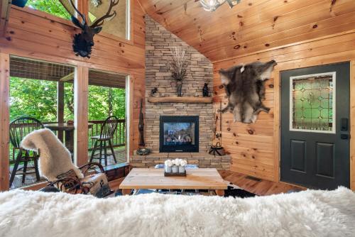 Bear Mountain Chalet in the Woods w/ Hot Tub photo 15