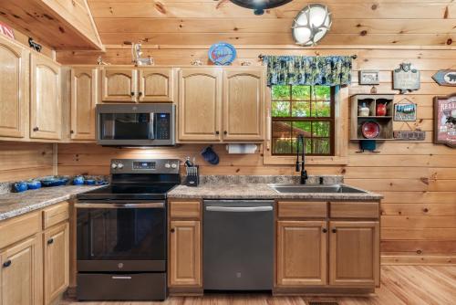 Bear Mountain Chalet in the Woods w/ Hot Tub photo 19