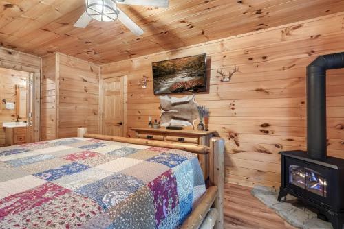 Bear Mountain Chalet in the Woods w/ Hot Tub photo 20