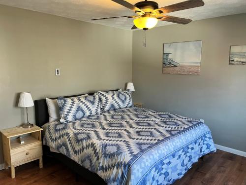 a bedroom with a bed and a ceiling fan at Carter #4 Two bedroom unit near Xavier Downtown in Cincinnati