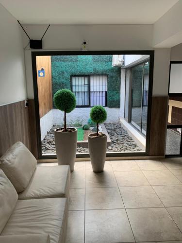 Ein Sitzbereich in der Unterkunft Rivadavia Departamentos