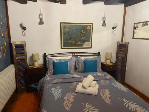 Кровать или кровати в номере Traditional Guesthouse Erato