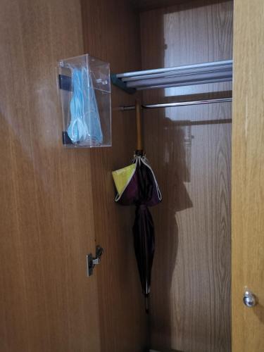 a plastic bag is hanging on a door with an umbrella at Apartamento en la playa de Oropesa in Oropesa del Mar