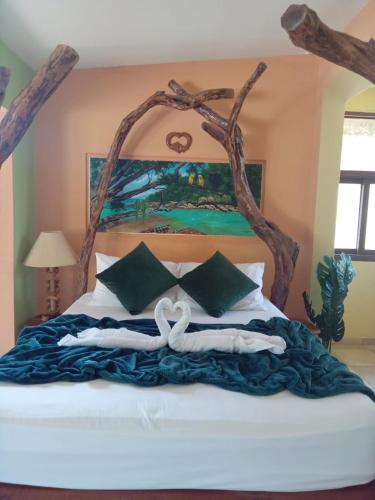 Ein Bett oder Betten in einem Zimmer der Unterkunft Blessings At Strawberry Fields