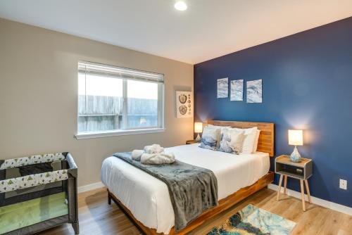 a bedroom with a large bed and a window at Ocean Shores Escape Less Than Half-Mi to Damon Point Beach in Ocean Shores