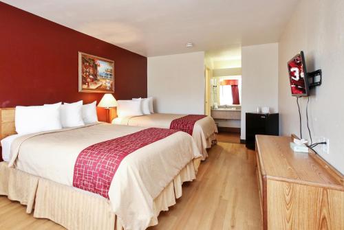 Ένα ή περισσότερα κρεβάτια σε δωμάτιο στο Red Roof Inn Lompoc