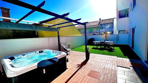 a jacuzzi tub on a balcony of a building at Alojamento Gândara in Praia de Mira
