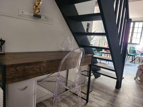 a staircase with a chair next to a desk at L'Elégant in Montauban