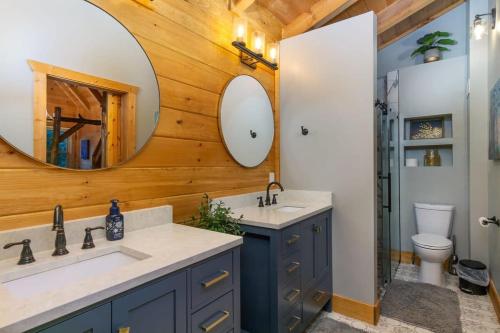a bathroom with two sinks and a mirror at Dreamy Mountain Getaway~Hot Tub~Old Oak Lodge in Waynesville