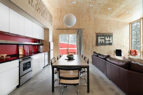 a kitchen with a table and chairs in a room at Ski Hill Cabins and Saunas in Lutsen