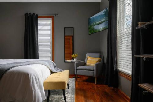 Elegant House 2 min from BSU/Hospital/Downtownにあるベッド
