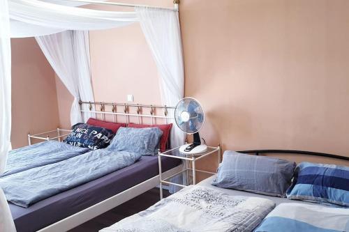 a bedroom with two beds and a window at Bright by Trade Fair ICM 15 min direct to City Center 2-BedRoom full 2-BathRoom, free Parking, Balcony, Family and Business friendly in Feldkirchen