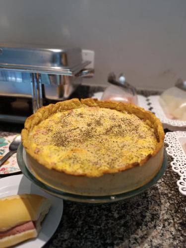 a pie sitting on top of a table at Pousada Sítio da Floresta in Sana