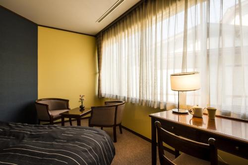 Ένα ή περισσότερα κρεβάτια σε δωμάτιο στο Takamiya Ryokan Yamakawa