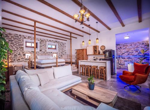 a living room with a white couch and a table at SELO Luxury Suite in Álli Meriá