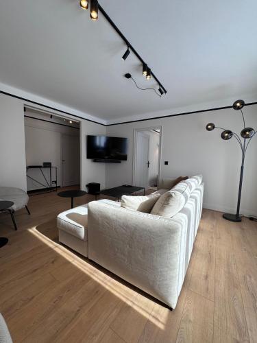 TV a/nebo společenská místnost v ubytování Appartement Hyper-Centre Megeve - ski à pied