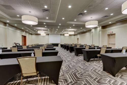 Drury Inn & Suites Orlando near Universal Orlando Resort photo 24