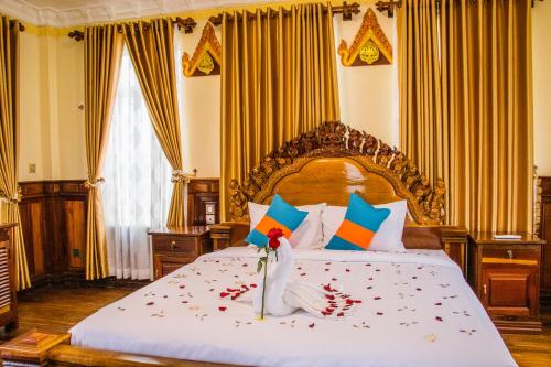 Katil atau katil-katil dalam bilik di Puok Hotel