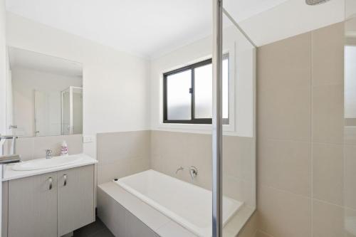 Ένα μπάνιο στο Silverleaves Luxe Retreat