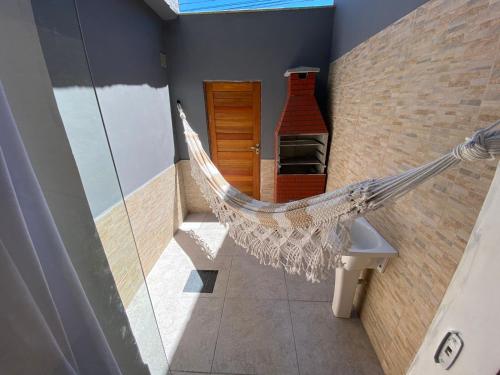 a hammock in the middle of a room at Hospedagens Alex in Paraty