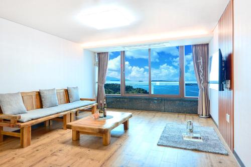 Χώρος καθιστικού στο The Raon Pension