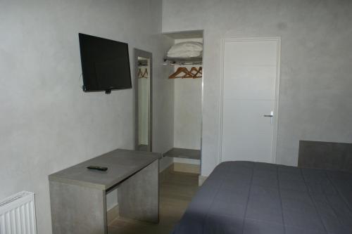 Μια τηλεόραση ή/και κέντρο ψυχαγωγίας στο Motel D'ornex