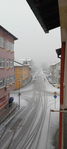 נוף כללי של Gornji Vakuf או נוף של העיר שצולם מהדירה