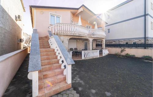 Nice Apartment In Vir With Kitchen