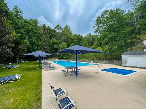 Gallery image of Unique Roundhouse: Hot Tub-Game Room-FirePit&More! in Bushkill