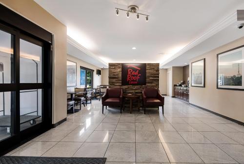 Ruang duduk di Red Roof Inn Newport News - Yorktown