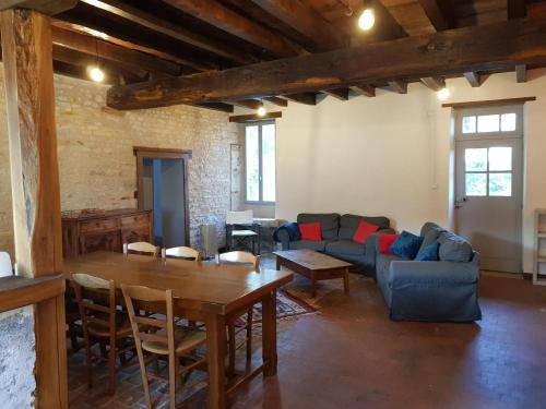Gîte cosy et indépendant avec terrasse, jardin clos, internet 4G, tout compris - Bengy-sur-Craon - FR-1-586-34