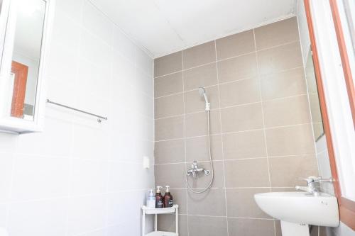 Un baño de Empathy Guesthouse