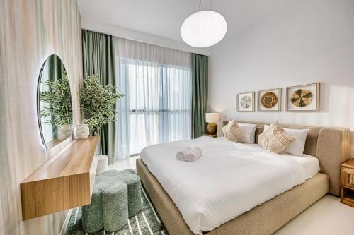 a bedroom with a large bed and a large window at Emaar Beachfront - Beach Isle Tower 2, Dubai Marina in Dubai