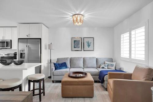 a living room with a couch and a kitchen at Keys Wade NEW 1B 2Bath in Marathon