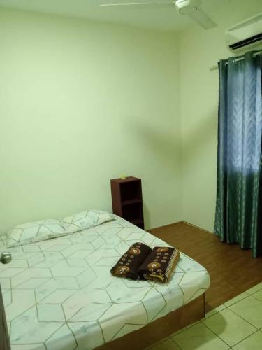 A bed or beds in a room at SKE Longhouse Homestay #2