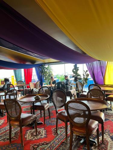 Un lugar para sentarse en THINK HOTEL